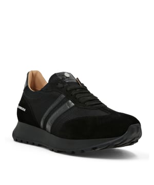 Combinando un diseño dinámico con una artesanía de lujo, estas zapatillas de running encarnan la fusión perfecta entre rendimiento atlético y elegancia refinada.   Confeccionadas en piel de ternero con detalles adicionales de ante para un look sofisticado.   El detalle del logotipo de la firma en el lateral añade un toque atrevido y contemporáneo.   El forro de piel garantiza comodidad y una sensación de primera calidad a cada paso.   La silueta moderna y la construcción ligera proporcionan versatilidad durante todo el día.   Perfectas para añadir un toque refinado y deportivo a tu vestuario diario.