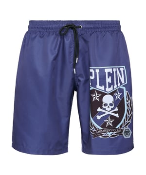 Estos shorts son toda una declaración de intenciones con el icónico motivo Skull & Bones, que combina un diseño atrevido con un estilo desenfadado. Perfectos para los días informales o para realzar un look informal.   Confección ligera para un ajuste cómodo y relajado.   Estampado Skull & Bones para un toque Plein inconfundible.   Cintura elástica con cordón para un ajuste regulable y seguro.    Suficientemente versátil para descansar, entrenar o llevar en el tiempo libre.    Diseño distintivo que encarna un estilo contemporáneo e intrépido.