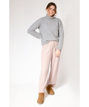 These lounge joggers have a cosy waffle texture that'll bring warmth and comfort to your downtime. Easy regular fit, featuring an elasticated drawstring waist and wide leg. The soft dusky pink colour is a subtle warm colour to mix and match with just about any colour.

30" inside leg.