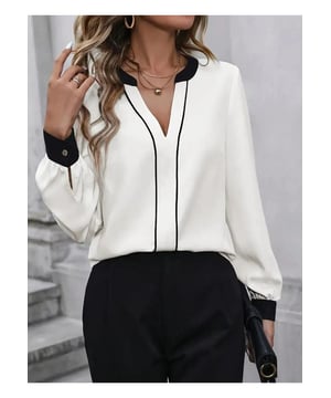 Bluse im Grundstil  
  Kontrastierende Einschnitte  
  Kein dehnbares Material  
  Materialzusammensetzung: 95% Polyester, 5% Spandex  
  Pflegehinweise: Maschinenwäsche kalt, im Wäschetrockner bei niedriger Temperatur trocknen  
  Importiert