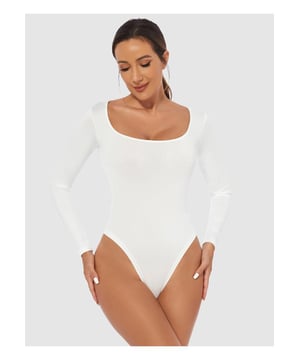 Body de manga larga con escote redondo en talla completa  
Estilo básico  
Translúcido: Opaque  
Ligeramente elástico  
Composición del material: 65% poliéster 35% elastano  
Instrucciones de cuidado: Lavar a máquina en frío Secar a baja temperatura  
Importado  
Disponible en tallas S a 3XL
