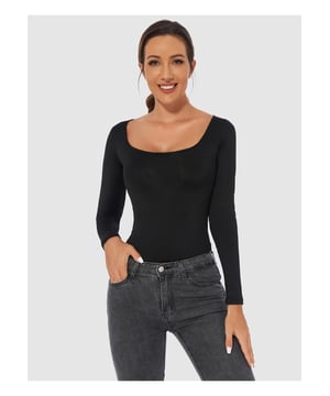Bodysuit de manga larga con escote en forma de scoop de tamaño completo  
Estilo básico  
Translúcido: Opaco  
Ligera elasticidad  
Composición del material: 65% poliéster 35% elastano  
Instrucciones de cuidado: Lavar a máquina en frío Secar a baja temperatura  
Importado  
Disponible en tallas S a 3XL