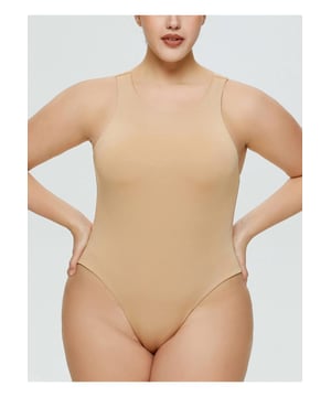 Estilo básico  
Tejido opaco  
Ligeramente elástico  
65% poliéster 35% elastano  
Lavar a máquina con agua fría  
Secar en secadora a baja temperatura  
Importado  
Material: 82% nailon 18% spandex