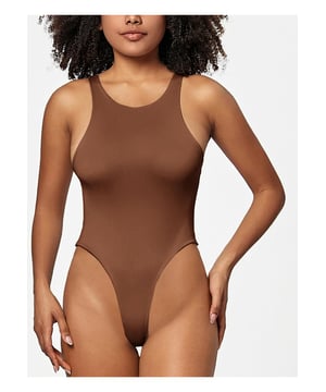 Estilo básico  
Tela opaca  
Ligeramente elástica  
65% poliéster 35% elastano  
Lavado a máquina en frío  
Secar a baja temperatura  
Importado  
Material: 82% nailon 18% spandex