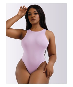 Estilo básico  
Tejido opaco  
Ligeramente elástico  
65% poliéster 35% elastano  
Lavar a máquina en frío  
Secar a baja temperatura  
Importado  
Material: 82% nailon 18% spandex