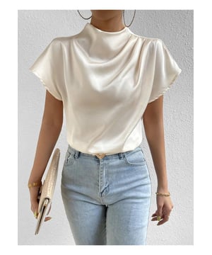 Basisstil  
Kein Stretch  
Materialzusammensetzung: 95% Polyester, 5% Elasthan  
Pflegehinweise: Maschinenwäsche kalt, im Wäschetrockner bei niedriger Temperatur trocknen  
Importiert  
Produktmaße (Zoll):  
Größe S: Oberteil Länge 24, Brust 37,8, Ärmellänge 10,6  
Größe M: Oberteil Länge 24,4, Brust 39,4, Ärmellänge 10,9  
Größe L: Oberteil Länge 24,8, Brust 41,7, Ärmellänge 11,3  
Größe XL: Oberteil Länge 25,2, Brust 44,1, Ärmellänge 11,7  