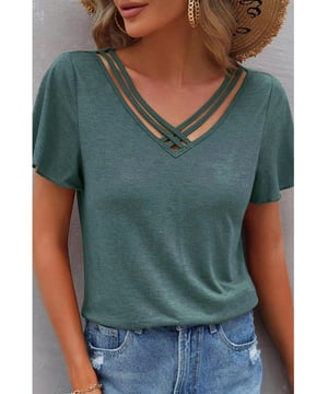 Basic-Stil  
Leicht dehnbar  
Materialzusammensetzung: 66% Polyester, 28% Viskose, 6% Elasthan  
Pflegehinweise: Maschinenwäsche kalt. Im Wäschetrockner bei niedriger Temperatur trocknen.  
Importiert  
Produktmaße (in Zoll) & Größenumrechnung  
Größe S (US 4): Oberteillänge 24,2 Schulter 13,6 Brust 36,4 Ärmellänge 7,3  
Größe M (US 6/8): Oberteillänge 25 Schulter 14,2 Brust 38,8 Ärmellänge 7,5  
Größe L (US 10/12): Oberteillänge 25,8 Schulter 14,8 Brust 41,1 Ärmellänge 7,7  
Größe XL (US 14/16): Oberteillänge 26,6 Schulter 15,6 Brust 44,3 Ärmellänge 7,9