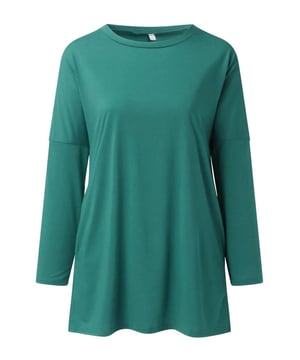 Camiseta de manga larga con cuello redondo de tamano completo.
  Con bolsillo.
  Opaca.
  Ligeramente elastica.
  Composicion del material: 95% poliester 5% spandex.
  Instrucciones de cuidado: Lavar a maquina con agua fria secar en secadora a temperatura baja.
  Importado.
  Disponible en tallas de la S a la 3XL.