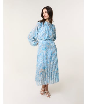 A fun option for when the weather begins to warm up, and the diary begins filling up with fun summertime events! Team this paisley, watercolour dress with nude court heels and a nude clutch bag.     