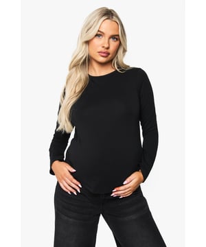Long-sleeved maternity T-shirt with distinctive split hem design for growing bump accommodation
        Soft cotton fabric provides all-day comfort throughout your pregnancy journey
        Classic crew neckline offers versatile styling options for layering or wearing alone
        Thoughtfully tailored silhouette that grows with you while maintaining a flattering shape
        Curved split hem detail adds contemporary flair to this essential maternity staple
    
    This essential maternity long-sleeved T-shirt combines practicality with style for the fashion-forward mum-to-be. The clever split hem design allows room for your growing bump whilst maintaining a sleek silhouette. Style with wide-leg black denim and trainers for casual weekend brunches, or layer under a chunky cardigan with leggings for relaxed family gatherings. The versatile crew neck makes it perfect for accessorising - add a statement necklace or patterned scarf to refresh your look. For a trendy daytime outfit, pair with an animal print bag as shown for added visual interest. This adaptable cotton top will become your go-to throughout pregnancy, offering comfort without compromising on style - the ultimate wardrobe essential that works across all three trimesters.