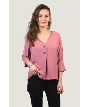 This drapey tunic blouse is the perfect top for cool comfort in the office at work, wear with your favourite trousers for a polished look. With V Neckline, feature buttons and single pleat front, finished with loose cut 3/4 sleeve.
100% Polyester
Length: 24" Shoulder to Hem
Sizing is as expected