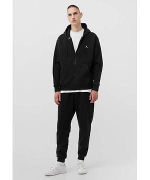 Nike Jordan Essential Fleece Tracksuit – Your Go-To for Everyday Comfort.
Crafted from heavyweight fleece that's soft and brushed on the inside, this tracksuit is perfect for the cooler fall months. The hoodie and joggers feature the iconic Jumpman crest and signature embroidery for a standout look. Designed with an elasticated drawstring waistband and hoodie, plus stretch ribbed cuffs and hem for a secure, comfortable fit. Finished in the Jordan Standard Fit for a relaxed yet structured silhouette.