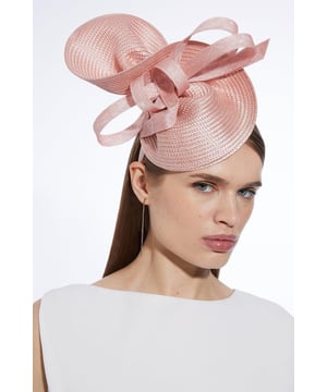 Experience high formality with a fascinator, with a large size and an asymmetric shape, as well as a statement bow accent. Wear it with a dress in matching tones for a look perfect for race days and wedding guest days. Asymmetric Bow Headband Fascinator Dramatic, Large Size Statement, Curved Shape Unique Asymmetric Design Formal Bow Accent Easy to Wear HeadbandBrowse this seasons women's fascinators or discover the full range of women's accessories now.