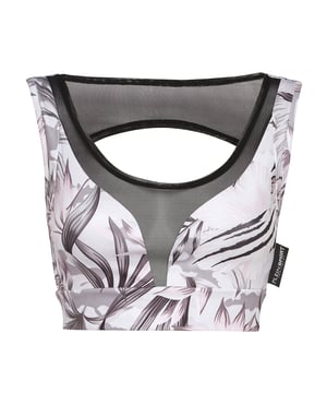 Comfortabele en lichtgewicht crop top ontworpen om je grenzen te verleggen.   Maximaal comfort en sneldrogende bedrukte lycra   Stretch tule inzet   Racer rug voor onbeperkte bewegingsvrijheid   Geschikt voor fietsen of fitness   Merkopdruk op de rug