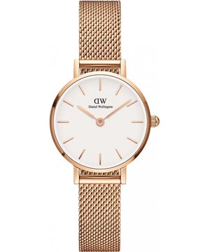 You can't go wrong with this Ladies Petite Melrose Rose Gold 24mm Watch DW00100418 from Daniel Wellington, each and every Daniel Wellington watch is meticulously designed and crafted using high quality materials. And by buying the Ladies Petite Melrose Rose Gold 24mm Watch DW00100418 here, you can also sleep sound knowing your new watch will be fully backed by the manufacturer's warranty in the very unlikely event it should develop a fault.  Dimensions (cm): 6x2x16
