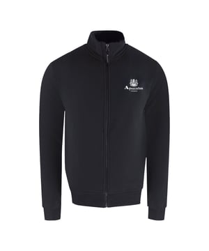 Erleben Sie die perfekte Kombination aus Stil und Komfort mit dem Aquascutum Active Zip Up Black Sweatshirt. Dieses Fleece-Sweatshirt mit durchgehendem Reißverschluss aus 100 % Baumwolle bietet ein weiches, atmungsaktives Tragegefühl und ist ideal für den Alltag. Das elegante schwarze Design mit dem ikonischen Aquascutum-Logo verleiht Ihrer Freizeitgarderobe einen Hauch von Eleganz. Der hohe Kragen sorgt für zusätzliche Wärme und macht es zu einer vielseitigen Wahl für kühlere Tage. Hergestellt in China, garantiert dieses Sweatshirt Langlebigkeit und langanhaltenden Tragekomfort. Erweitern Sie Ihre Activewear-Kollektion mit diesem zeitlosen Stück, das Funktionalität und klassischen Stil mühelos vereint