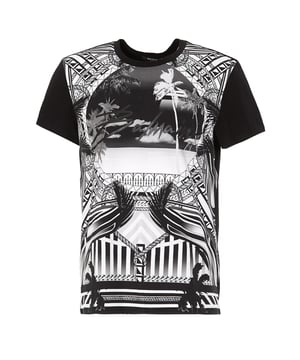 Elevate your casual wardrobe with the Balmain Resort Logo Black T-Shirt, crafted from 100% premium cotton for exceptional comfort and durability. Made in Portugal, this sleek black tee features the iconic Balmain logo, blending luxury with everyday style. Its breathable fabric ensures all-day wearability, while the refined design makes it perfect for both relaxed outings and stylish layering. Invest in a timeless piece that effortlessly combines quality craftsmanship with modern fashion, enhancing your look with understated elegance