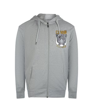 Ervaar de perfecte mix van stijl en comfort met de Cavalli Class Bold Tiger Graphic Logo Grey Zip-Up Hoodie. Deze grijs gemêleerde hoodie met rits is gemaakt van 100% premium katoen en voelt zacht en ademend aan, ideaal voor dagelijks gebruik. Met een opvallend tijgerlogo voegt hij een stoere touch toe aan je casual garderobe. Deze hoodie is ontworpen voor heren en gemaakt in Bangladesh met aandacht voor kwaliteit. Hij combineert duurzaamheid met eigentijdse mode. Of je hem nu als laagje of los draagt, hij zorgt voor warmte en een moeiteloze stijl voor elke gelegenheid. Verrijk je look met dit opvallende item van Cavalli Class