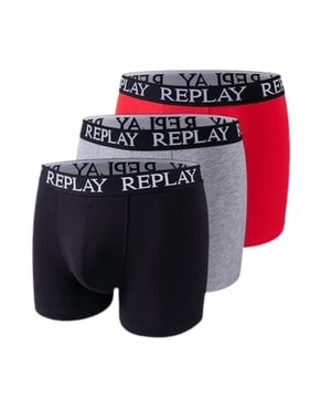 Ondergoed trunks in een 3-pack met elastische logo tailleband. Zeer mooie en sportieve boxershorts / trunks van het merk REPLAY. De elastische tailleband en de hoogwaardige katoenmix maken deze broek zeer comfortabel om te dragen en een must-have voor je dagelijkse welzijn. De kleurcontrasterende tailleband met reliëflogo rondt de look perfect af. Nauwsluitend maar toch niet knellend!