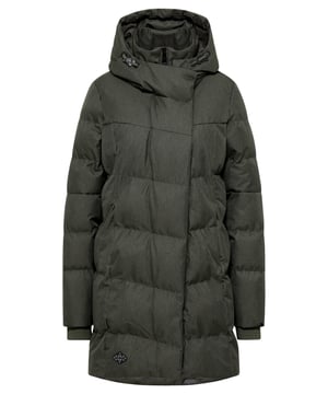 Met de PAVLA winterjas van Ragwear ben je stijlvol gekleed voor de winter. De jas is warm gevoerd, gewatteerd en comfortabel gesneden, met een uitlopende zoom en een verlengd achterpand. Zowel de opstaande kraag als de capuchon zijn gevoerd met knusse teddyvoering. De ritssluiting heeft een schuine sluiting die de jas een speciale touch geeft. Steekzakken met ritssluiting en typische labelapplicaties ronden het ontwerp af.