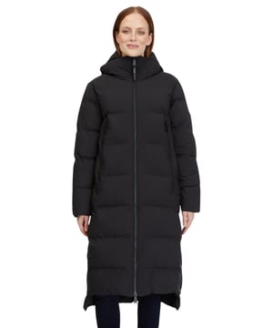 De lange, veganistische 'PATRISE' gewatteerde jas van ragwear is de ideale allrounder voor de winter. Zijn stijlvolle look met extra grote ritszakken springt meteen in het oog. Een knusse capuchon beschermt je hoofd en oren tegen de koude wind. De trendy winterjas heeft zijsplitten die worden gesloten met drukknopen. Zo kun je genieten van meer beenruimte als dat nodig is.