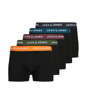 Diese Herren-Boxershorts vereinen modernen Stil mit zuverlässigem Komfort – im praktischen Fünferpack. Das kurze Bein sorgt für maximale Bewegungsfreiheit und eine sportliche Silhouette. Ein elastischer Bund mit kontrastfarbiger Gestaltung setzt markante Akzente und sorgt gleichzeitig für optimalen Sitz. Der eingewebte Label-Schriftzug im Bund unterstreicht den hochwertigen Look. Weiches, elastisches Material schmiegt sich angenehm an die Haut und bleibt den ganzen Tag bequem. Die verschiedenen Farben bringen frischen Wind in die Wäschelade – ohne übertrieben zu wirken. Ideal für Alltag, Freizeit oder Training – diese Shorts passen sich deinem Lebensstil an. Robust, formstabil und pflegeleicht: ein zuverlässiges Essential. Jeder Griff in die Schublade wird zur stilsicheren Wahl. Für Männer, die Wert auf Details und Tragegefühl legen.