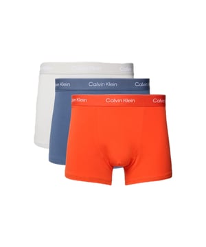 Diese Herren-Boxershorts bieten mit ihrer relaxten Passform und mittleren Leibhöhe ultimativen Komfort für den ganzen Tag. Der elastische Bund sitzt perfekt und sorgt für eine angenehme Passform ohne zu drücken. Im Bund befindet sich ein eingewebter Label-Schriftzug, der das Design subtil aufwertet. Der Dreierpack garantiert nicht nur Vielfalt, sondern auch langfristige Freude an Qualität. Das hochwertige Material fühlt sich weich an und bleibt formbeständig, auch nach vielen Wäschen. Die kurze Schnittführung sorgt für Bewegungsfreiheit und einen modernen Look. Egal, ob beim Sport, in der Freizeit oder zu Hause – diese Boxershorts bieten stets höchsten Komfort. Ihre entspannte Passform macht sie zu einem unverzichtbaren Begleiter für jeden Tag. Der elastische Bund passt sich ideal an und sorgt für perfekten Sitz. Für Männer, die auf Qualität, Komfort und ein schlichtes, stylisches Design setzen.