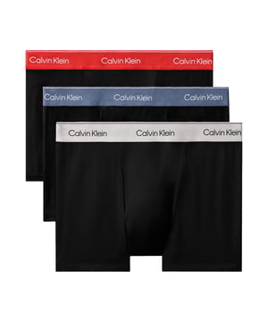 Diese Herren-Boxershorts bieten mit ihrer relaxten Passform und mittleren Leibhöhe ultimativen Komfort für den ganzen Tag. Der elastische Bund sitzt perfekt und sorgt für eine angenehme Passform ohne zu drücken. Im Bund befindet sich ein eingewebter Label-Schriftzug, der das Design subtil aufwertet. Der Dreierpack garantiert nicht nur Vielfalt, sondern auch langfristige Freude an Qualität. Das hochwertige Material fühlt sich weich an und bleibt formbeständig, auch nach vielen Wäschen. Die kurze Schnittführung sorgt für Bewegungsfreiheit und einen modernen Look. Egal, ob beim Sport, in der Freizeit oder zu Hause – diese Boxershorts bieten stets höchsten Komfort. Ihre entspannte Passform macht sie zu einem unverzichtbaren Begleiter für jeden Tag. Der elastische Bund passt sich ideal an und sorgt für perfekten Sitz. Für Männer, die auf Qualität, Komfort und ein schlichtes, stylisches Design setzen.
