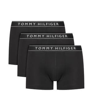 Deze korte herenboxershort in een pak van 3 combineert een moderne stijl met een absolute feel-good factor. De elastische tailleband met contrastkleurige strepen zorgt voor een sportieve look en een goede pasvorm. De labelbelettering die in de tailleband is geweven zorgt voor een subtiel merkstatement. Dankzij het hoogwaardige stretchmateriaal vormt de short zich perfect naar het lichaam - zonder te knellen. Ze volgen elke beweging en bieden de hele dag optimaal comfort. Of je nu werkt, ontspant of reist - deze shorts zijn altijd de juiste keuze. De korte pasvorm heeft een dynamische look en voelt comfortabel aan. Strakke lijnen, sterke look, maximaal comfort. Ideaal voor mannen die geen concessies doen aan basics. Drie in één - praktisch, stijlvol, comfortabel.