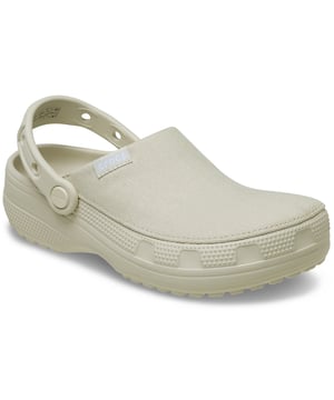 Een nieuwe versie van je favoriete klomp met alle iconische Crocs DNA met de toevoeging van een zachte textiel bovenkant. Ondertussen houdt de klassieke Croslite constructie ze licht en gemakkelijk te dragen.