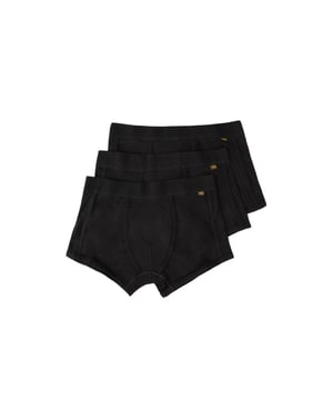 De AI Tape Underwear 3 Pack van ALPHA INDUSTRIES is de perfecte keuze voor heren die op zoek zijn naar comfortabele en goed aansluitende onderkleding. De slim fit pasvorm en het materiaal van 93% katoen en 7% elastaan zorgen voor optimaal draagcomfort. Het merklogo in tape-design maakt het ondergoed bovendien tot een stijlvolle eyecatcher.
