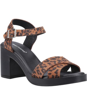 Maak je klaar om in het middelpunt van de belangstelling te staan met de Georgia feesthak, een opvallende keuze die stijl en comfort combineert, perfect voor je volgende grote evenement