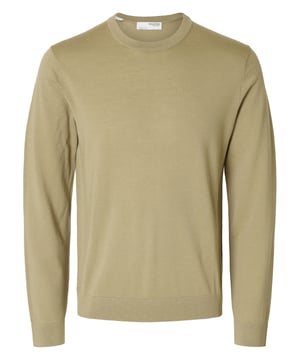 Dieses Longsleeve für Herren vereint stilvolles Design mit nachhaltiger Qualität. Die normale Passform und der klassische Rundhalsausschnitt sorgen für einen zeitlosen Look. Angedeutete Rippsäume und überschnittene Schultern verleihen dem Modell eine moderne Note. Das Feinstrickgewebe mit Merinowolle bietet nicht nur hohen Tragekomfort, sondern auch temperaturregulierende Eigenschaften. Dank des RWS-Siegels stammt die Wolle aus verantwortungsvoller Tierhaltung. Das gewebte Label im Inneren rundet das hochwertige Erscheinungsbild ab. Ideal als vielseitiges Basic für kühle Tage. Lässt sich perfekt zu Jeans, Chinos oder unter einem Sakko kombinieren. Weich auf der Haut und gleichzeitig funktional. Ein Must-have für anspruchsvolle Herren mit Sinn für Qualität.
