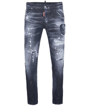 98% Algodón, 2% Elastano; Jeans skater Dsquared2; Modelo: S71LB1045-S30357-900; Fabricación de alta calidad; Estilo clásico de '5 bolsillos'; Correas para cinturón; Cierre: Placket de botón; Look usado; Toque de color; Bolsillo parche en la pierna; Detalles del logo Dsquared2.
