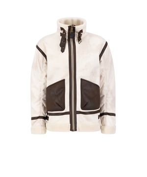 Esta es la chaqueta de invierno B-3 Arctic de Alpha Industries para hombre. Esta chaqueta práctica y funcional cuenta con ajuste de anchura, tiras y trabillas en contraste, así como una etiqueta de lazo tejida. Una chaqueta con el estilo de las famosas chaquetas de aviador de cuero.
