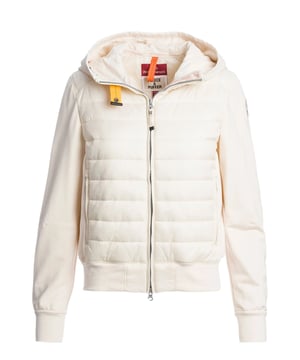 Dit jack combineert sportieve chic met stedelijke functionaliteit. De spannende mix van materialen geeft de look een moderne dynamiek. De hoogsluitende capuchon met trekkoord beschermt je betrouwbaar op winderige dagen. Een tweewegritssluiting zorgt voor flexibele draagopties die passen bij jouw stijl. Praktische ritszakken bieden ruimte voor koude handen en kleine benodigdheden. De elastische geribde stof aan de zoom, mouwen en zijkanten zorgt voor een comfortabele pasvorm en extra bewegingsvrijheid. De iconische op parachutehaken geïnspireerde band op de kraag maakt een opvallend statement. Een label patch op de bovenarm rondt de sportieve look vakkundig af. De normale pasvorm biedt je comfort op elk avontuur. Zo wordt elke wandeling een stijlvolle verschijning!