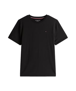Dit slim fit T-shirt voor heren accentueert vakkundig je silhouet - zonder afbreuk te doen aan comfort. De klassieke ronde halslijn met een fijne ribboord zorgt voor een strakke afwerking en zit comfortabel rond de hals. Het zachte materiaal maakt het shirt de ideale metgezel voor elke dag. Het discrete logoborduursel op de borst geeft het eenvoudige ontwerp een geraffineerde touch. Nauwsluitend maar niet knellend - precies goed voor een moderne, slimme look. Alleen gedragen of onder een overhemd, het past zich moeiteloos aan elke stijl aan. De hoogwaardige stof belooft zijn vorm te behouden, zelfs na vele wasbeurten. Een echte must-have voor mannen die waarde hechten aan details. Veelzijdig, tijdloos en comfortabel om te dragen. Voor een zelfverzekerde uitstraling met understatement.