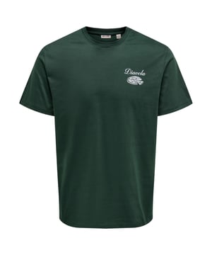 Dieses kurzärmlige T-Shirt von Only & Sons begeistert mit markantem Design und hochwertiger Qualität. Der klassische Rundhalsausschnitt trifft auf einen modernen Moto-Druck auf dem Rücken. Auf der Brust setzen coole Druckdetails stilvolle Akzente. Das unifarbene Design sorgt für vielseitige Kombinationsmöglichkeiten. Dank der hochwertigen Materialien bietet das Shirt einen angenehm weichen Griff und hohen Tragekomfort. Der Regular Fit sorgt für eine bequeme Passform im Alltag. Ideal für lässige Outfits mit Charakter. Perfekt kombinierbar zu Jeans oder Shorts. Ein Must-have für alle, die Statement-Looks lieben. Only & Sons – urbane Mode mit Stil.