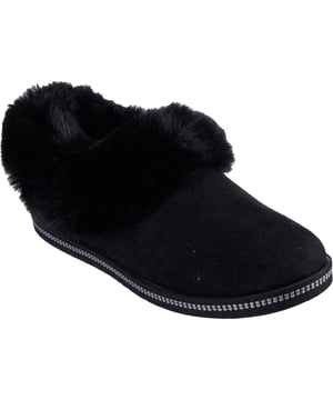 Enjoy cozy comfort all season long with Skechers Cozy Campfire - Winter Nights. This vegan clog-style slipper features a suede-look textile upper with faux-fur collar and lining, plus a Skechers Memory Foam cushioned comfort insole.