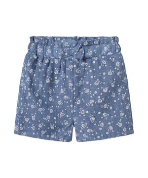 Diese verspielten Denim-Shorts bringen frischen Wind in deinen Kleiderschrank! Mit ihrer normalen Passform und dem dehnbaren Bund mit praktischem Knopflochgummi sitzen sie super bequem – ganz ohne Rutschen. Der geraffte Bund verleiht dem Look eine süße Note, während der florale Print für sommerliche Vibes sorgt. Das gewebte Label innen rundet das Design ab. Oberschenkellang geschnitten, sind sie perfekt für warme Tage voller Abenteuer.
