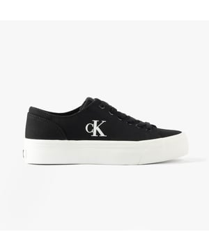 Upper material: Suede, lining: textile, sole: rubber, with a lace-up closure. Designed for comfort and breathability, these casual trainers feature a round toe, low heel, and a regular width for everyday wear