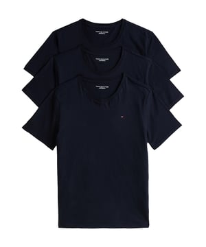 Dit 3-pack heren T-shirts zorgt voor een frisse wind in je basics - eenvoudig in ontwerp, sterk in comfort. De klassieke ronde hals en normale pasvorm zorgen voor een comfortabele pasvorm die overal bij past. Zachte materialen voelen heerlijk aan op de huid en bieden betrouwbare ondersteuning gedurende de hele dag. De korte mouwen maken dit shirt ideaal voor elk seizoen. Een klein geborduurd logo op de borst voegt een subtiel, stijlvol accent toe. Solo gedragen of onder een trui - deze shirts zijn echte allrounders. Perfect voor dagelijks gebruik, vrije tijd of als veelzijdige basis voor je outfits. Drie kleuren, één gevoel: puur comfort met een duidelijke lijn. De hoogwaardige afwerking belooft duurzaamheid en vormvastheid. Voor mannen die waarde hechten aan kwaliteit zonder franje.