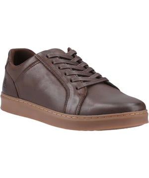 Der Madden Sneaker für entspanntes Styling im Alltag mit Memory-Foam-Fußbett, gepolstertem Kragen und atmungsaktivem Futter für zusätzlichen Komfort.