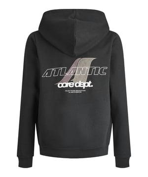 Met deze hoodie blijf je altijd comfortabel en stijlvol. De normale pasvorm biedt je veel bewegingsvrijheid - perfect voor school en vrije tijd. De zachte binnenkant voelt heel behaaglijk aan en houdt je warm als het buiten koud wordt. De capuchon beschermt je ook tegen de wind en ziet er casual uit. Je kunt je handen warm houden of kleine spullen opbergen in de kangoeroezak. De elastische geribde boorden en zoom zorgen dat alles goed aansluit. De kleine print op de voorkant is subtiel en stoer. De grote print op de achterkant is echt opvallend - een echte blikvanger! Met jeans of joggers: de hoodie past overal bij. Een echte favoriet voor elke dag!