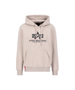El Basic Hoodie de Alpha Industries combina estilo, comodidad y calidad. Ideal para deporte, tiempo libre o trabajo, ofrece el máximo confort y un look desenfadado. El tejido exterior de algodón y poliéster garantiza suavidad y un ajuste óptimo. Gracias al corte regular, disfrutas de libertad de movimiento. La capucha con cordón, los puños de canalé, el logo Alpha en el pecho y los detalles RBF completan el diseño. El bolsillo canguro delantero ofrece espacio de almacenamiento práctico. Acabado con perfección para las más altas exigencias.