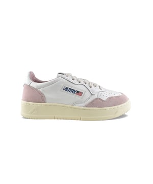 Zapatillas bajas Autry de piel blanca y ante rosa.Parche del logotipo en el exterior. Parte superior de piel blanca con logotipo en relieve.Lengüeta con parche del logotipo.Suela de goma con efecto amarilleado. Cierre con cordones. Puntera redonda perforada.100% piel.