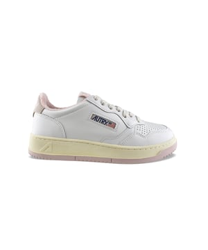 Sneakers Autry de piel blanca.Parche del logotipo en el exterior. Forro de ante rosa con logotipo.Lengüeta con parche del logotipo.Suela gruesa de goma con efecto amarillento y rosa. Cierre con cordones. Puntera redonda perforada.100% piel.