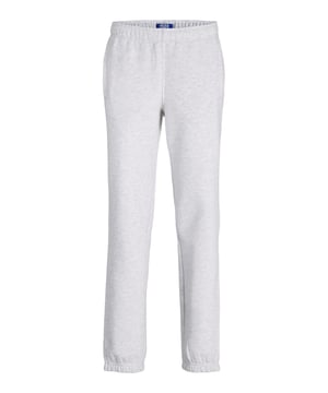 Voor alle jongens die van casual en comfortabel houden: de Jack & Jones junior joggingbroek is de perfecte keuze voor vrije tijd en spel. Met zijn losse pasvorm, lage taille en wijde pijpen biedt hij maximale bewegingsvrijheid. De elastische tailleband met intern elastisch trekkoord zorgt voor een perfecte pasvorm, terwijl zijzakken en een kleine achterzak praktische opbergruimte bieden. Gemaakt van ongeborstelde sweatstof, maken ze indruk met hun robuuste comfort en casual look - ideaal voor actieve kinderen die plezier willen maken.