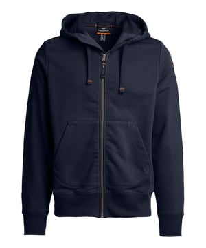 Diese Sweatjacke bringt lässigen Streetstyle und gemütlichen Komfort perfekt auf den Punkt. Die hochschließende Kapuze mit Tunnelzug schützt dich zuverlässig vor Wind und Wetter. Ein praktischer Reißverschluss macht das An- und Ausziehen zum Kinderspiel. In den klassischen Kängurutaschen finden kalte Hände oder kleine Essentials ihren Platz. Elastische Bündchen an Ärmeln und Saum sorgen für eine ideale Passform, die jede Bewegung mitmacht. Der markante Label-Patch am Oberarm verleiht dem Look eine sportliche Note. Dank hochwertigem Material fühlt sich diese Jacke nicht nur gut an, sondern begleitet dich auch stilvoll durch den Tag. Ob beim Spaziergang, auf dem Weg zum Gym oder in der City – sie passt zu jedem Anlass. Hier treffen funktionale Details auf ein modernes Design. Ein echtes Must-have für alle, die es bequem und gleichzeitig stylisch mögen!