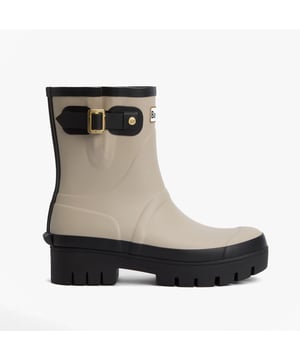 Estas botas de agua de media caña cuentan con una parte superior de goma, un forro de poliéster y un tacón bajo, ofreciendo comodidad y durabilidad para el uso casual.